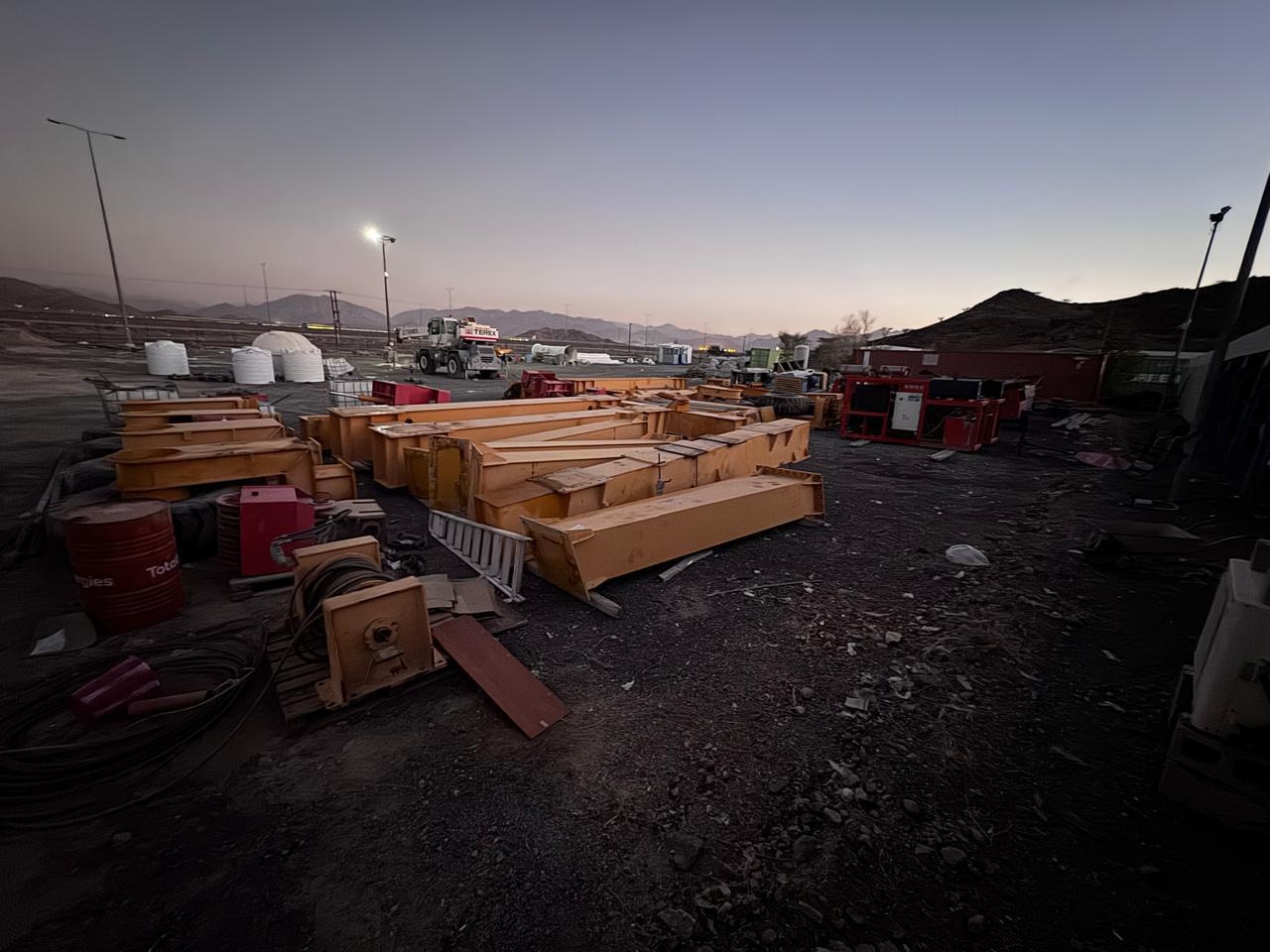 2 x MOBLE GANTRIES - Image 7