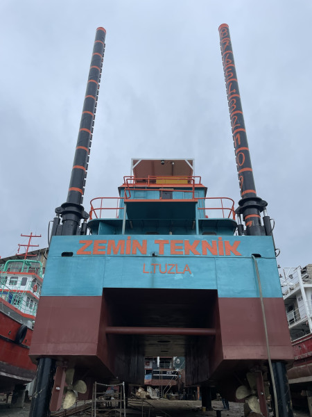 SELF PROPELLED JACK UP BARGE